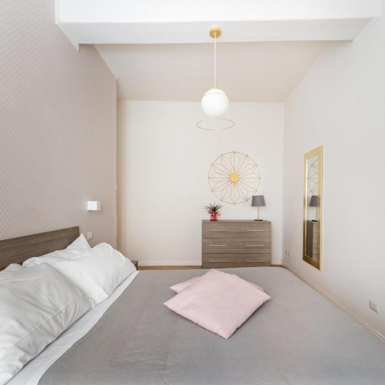 FAMM Apartments - Charming and cozy Flat at Pantheon - Two-Bedroom Apartment - 10