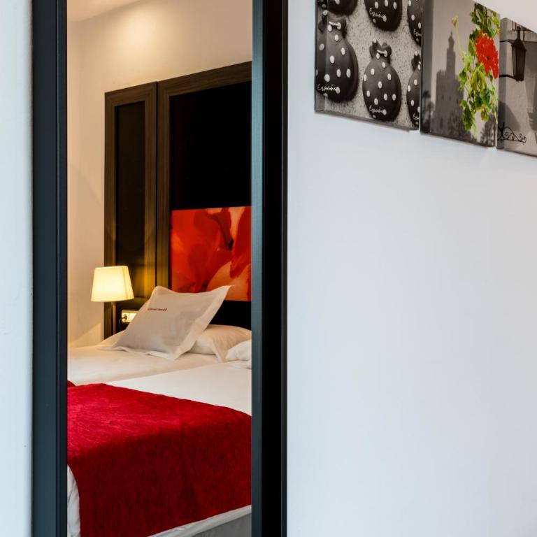 Hotel Sevilla - Habitación Doble con balcón - 2 camas - 4