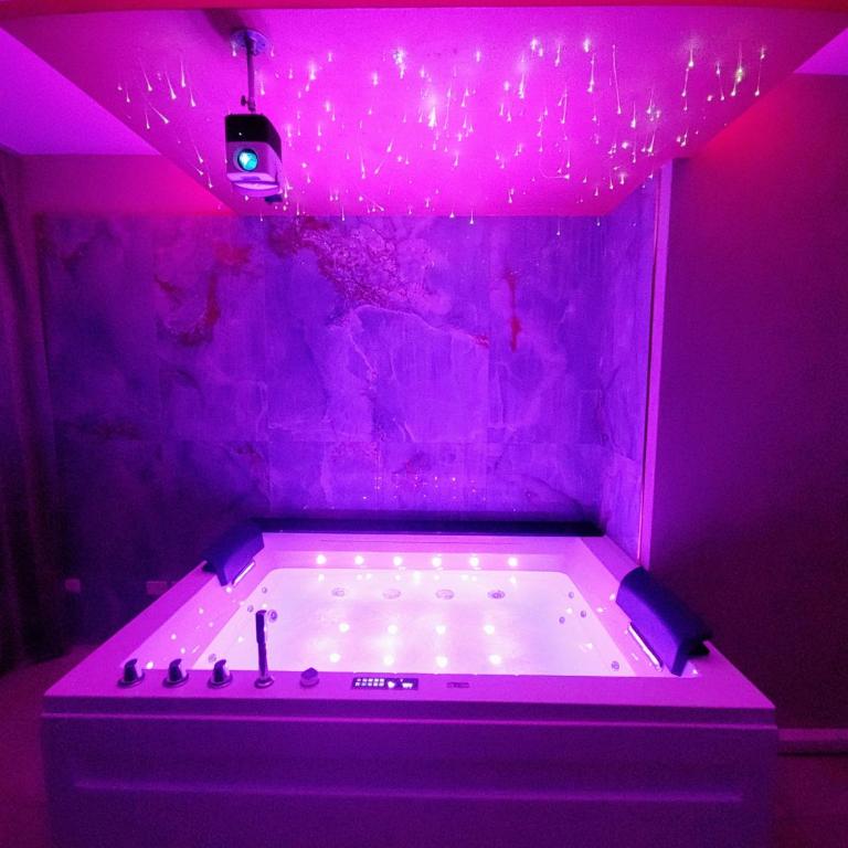 Diamond Suite Verona - Deluxe Suite with Spa Bath - 6