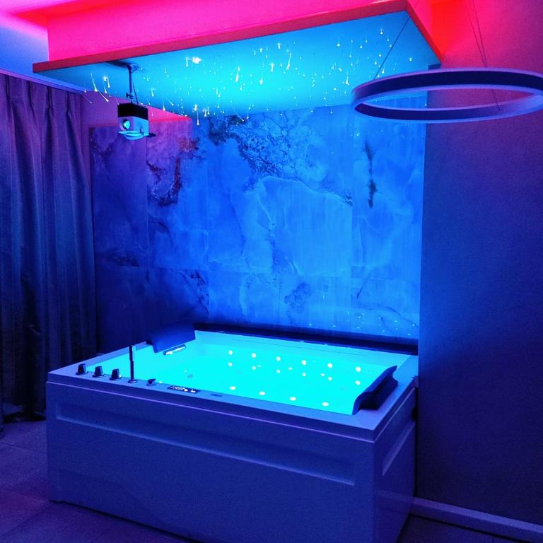 Diamond Suite Verona - Deluxe Suite with Spa Bath - 27