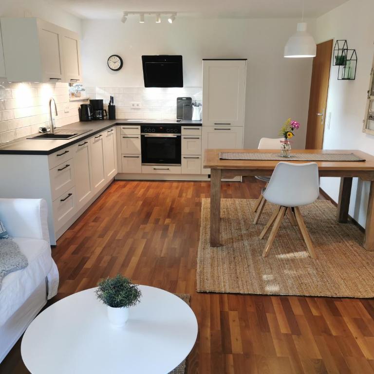 Ferienwohnung Wiesenblick - Apartment mit 1 Schlafzimmer - 2