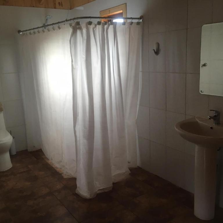 Los Quenes River Lodge - Deluxe Queen Room - 8