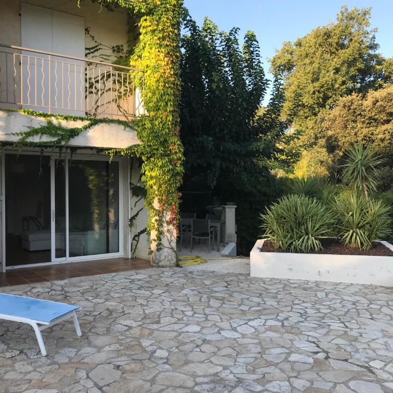 Appartement 55m2 dans villa avec piscine Valescure - One-Bedroom Apartment with Garden - 4