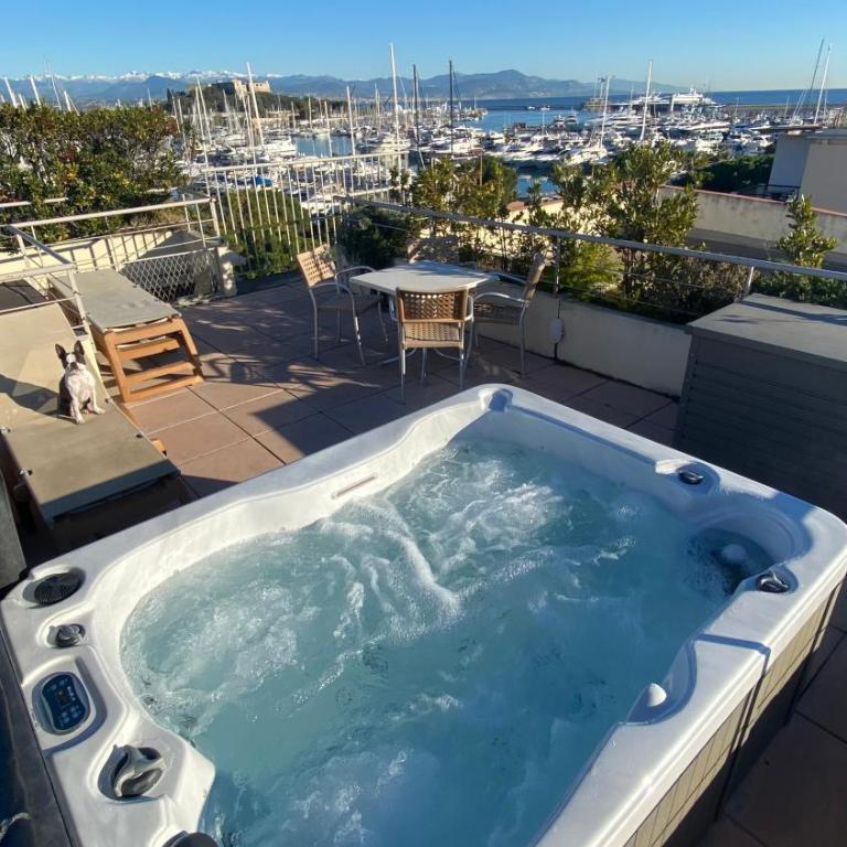 Penthouse vue mer avec Rooftop,Jacuzzi,et parking privé - Appartement - Vue sur Mer - 1