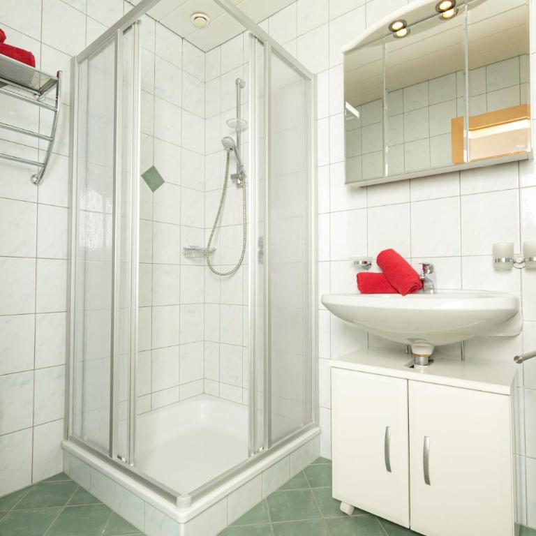Appartement Kuen - Two-Bedroom Apartment with Shower - 37