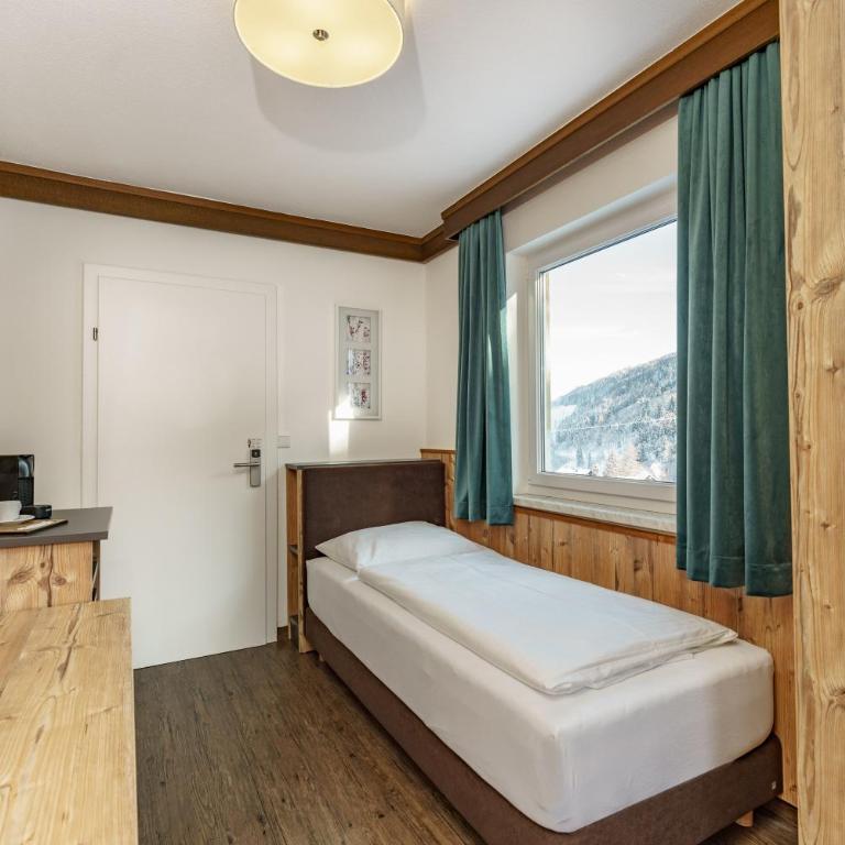 Landhaus Hubertus Wellness & Breakfast - Einzelzimmer mit Balkon - 5