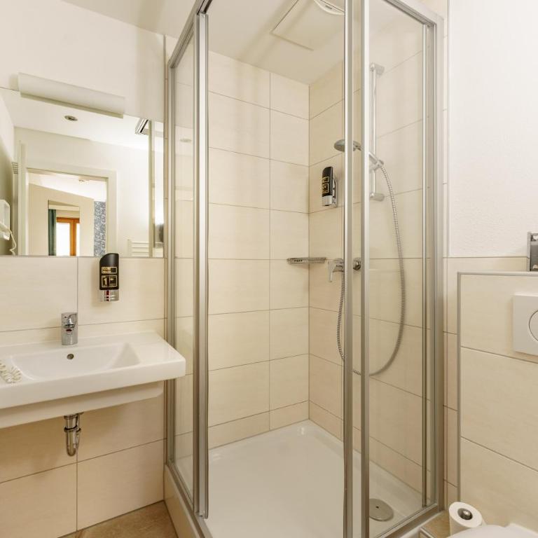 Landhaus Hubertus Wellness & Breakfast - Doppelzimmer mit Balkon - 8