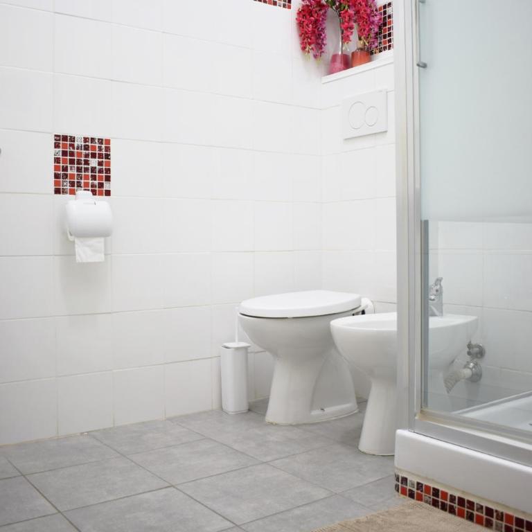 I Petali Guest House - Camera Matrimoniale con Bagno Privato Esterno - 2