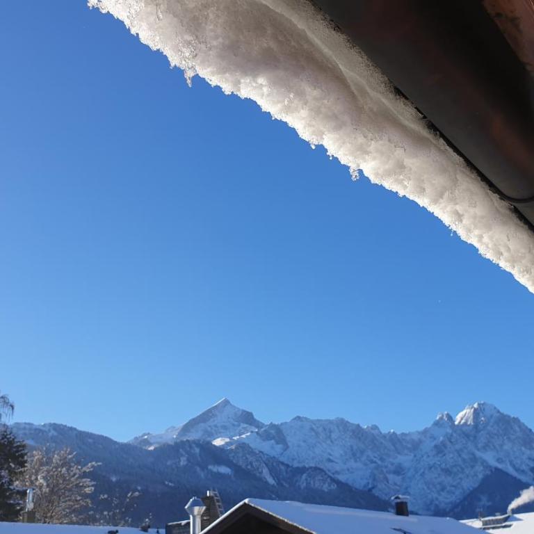 Bunter Hirsch Ferienwohnung im Garmischer Zentrum - Apartment mit 2 Schlafzimmern - 4