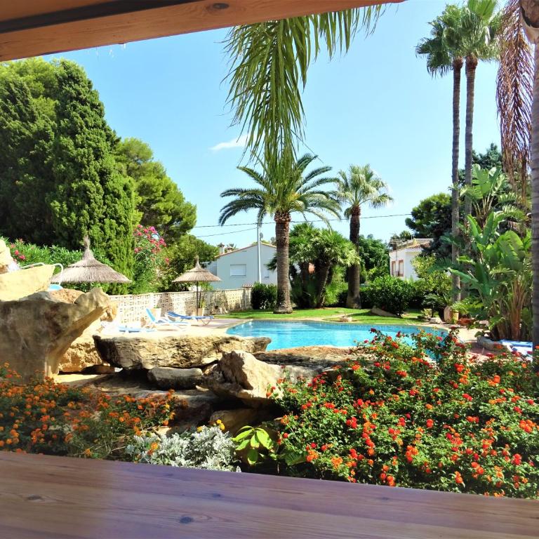 Villa with private pool and tennis court 150 metres from the sea-Villa el Olivo - Villa - 10