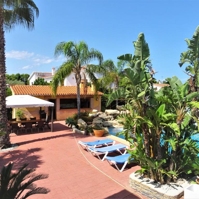 Villa with private pool and tennis court 150 metres from the sea-Villa el Olivo - Villa - 12