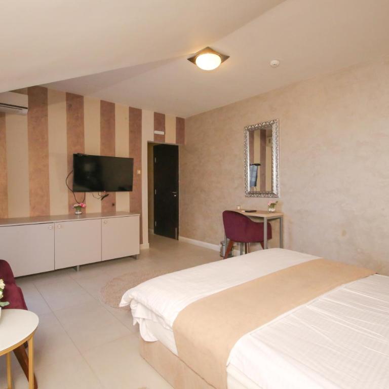 Bajadera Lux - Deluks Dvokrevetna Soba sa Bračnim Krevetom i Kadom - 2