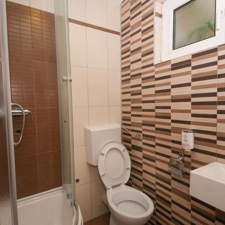 Bajadera Lux - Trokrevetna Soba sa Balkonom - 2