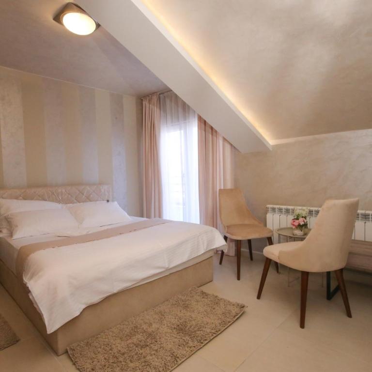 Bajadera Lux - Trokrevetna Soba sa Balkonom - 1