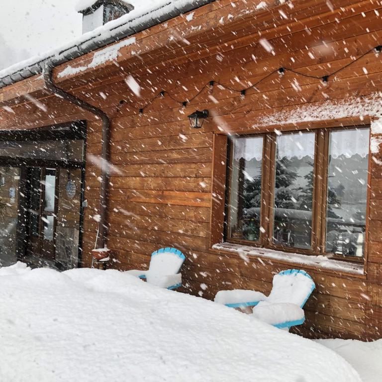 Chalet Privé avec Vue Panoramique sur les Montagnes & Proche LAC - Three-Bedroom Chalet - 68