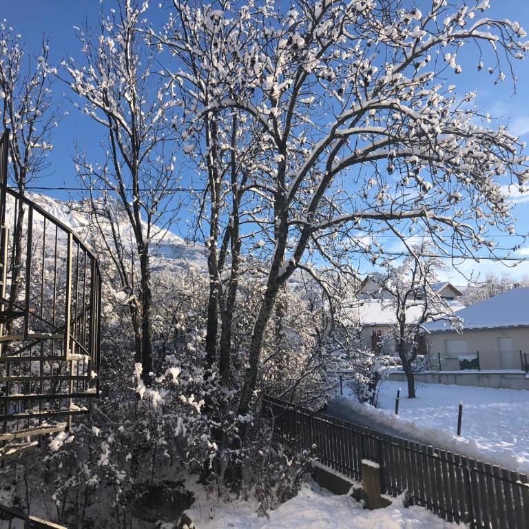 Les Apparts de la Tourronde - Appartement avec Vue sur la Montagne - 42