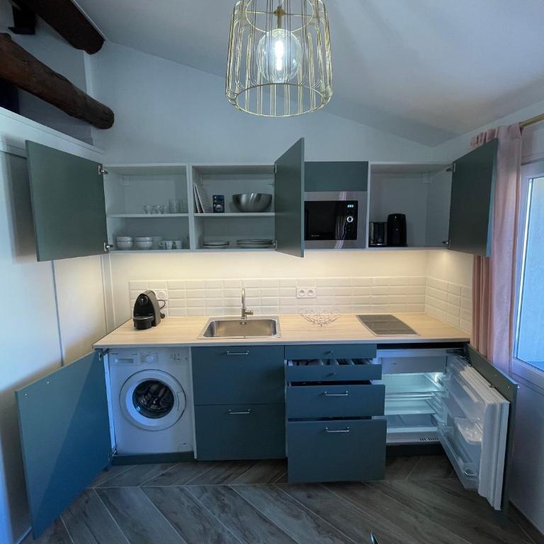 Nice Renting - MASSENA - LOFT - HEART of VIEIL ANTIBES - THE MARKET WITH SEA VIEW - Appartement 1 Chambre - 25