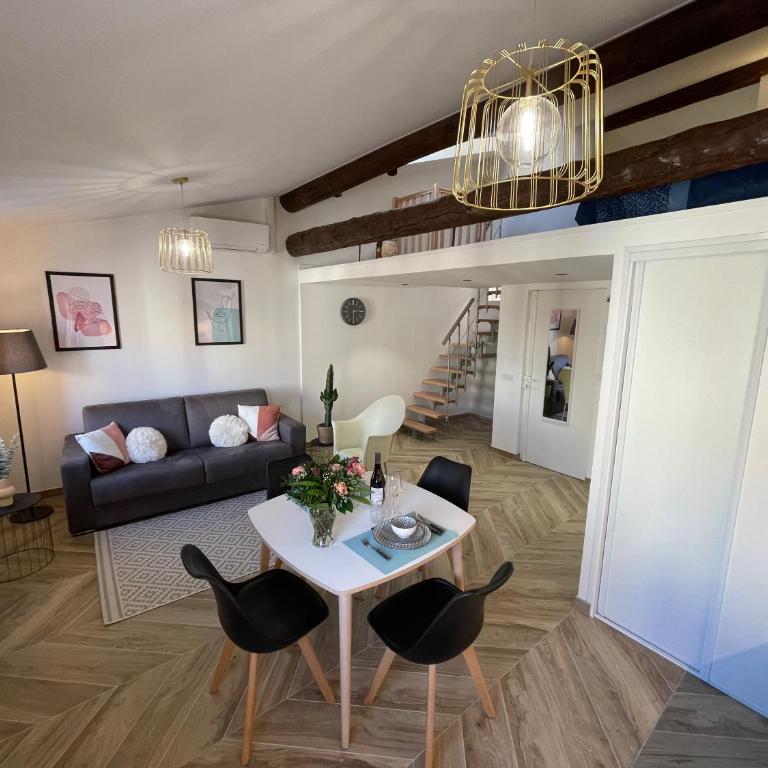 Nice Renting - MASSENA - LOFT - HEART of VIEIL ANTIBES - THE MARKET WITH SEA VIEW - Appartement 1 Chambre - 1