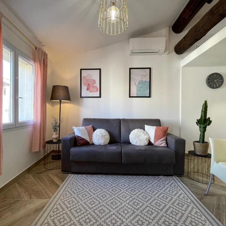 Nice Renting - MASSENA - LOFT - HEART of VIEIL ANTIBES - THE MARKET WITH SEA VIEW - Appartement 1 Chambre - 5