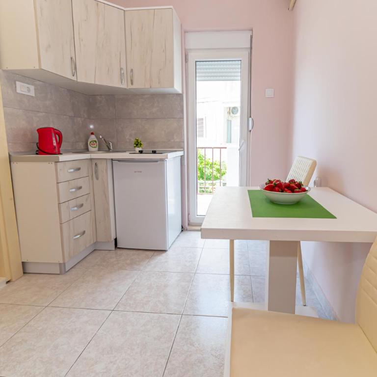 Apartments Vjera Petrovac - Studio with Sea View - 9