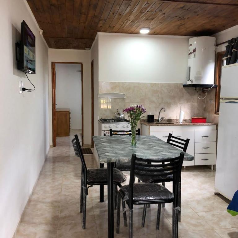 CABAÑAS FENIX con ARROYO NATURAL BORDEANDO LA PROPIEDAD reservar con 24 hs de anticipación - Casa con 1 dormitorio - 16