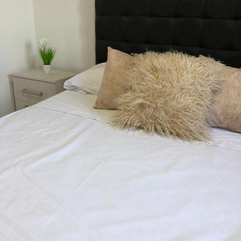 CABAÑAS FENIX con ARROYO NATURAL BORDEANDO LA PROPIEDAD reservar con 24 hs de anticipación - Casa con 1 dormitorio - 10