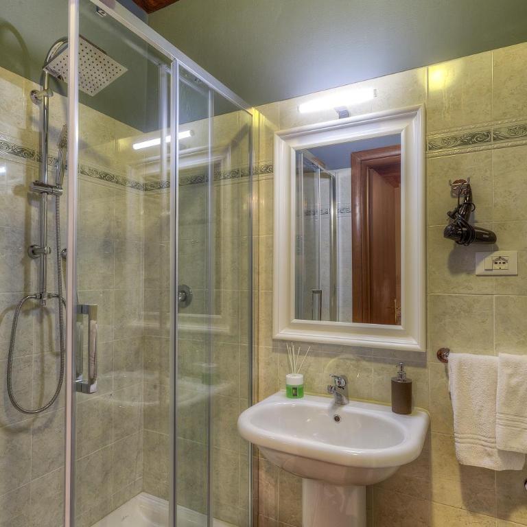 Home Boutique Santa Maria Novella - Camera Matrimoniale con Bagno Privato Esterno - 3