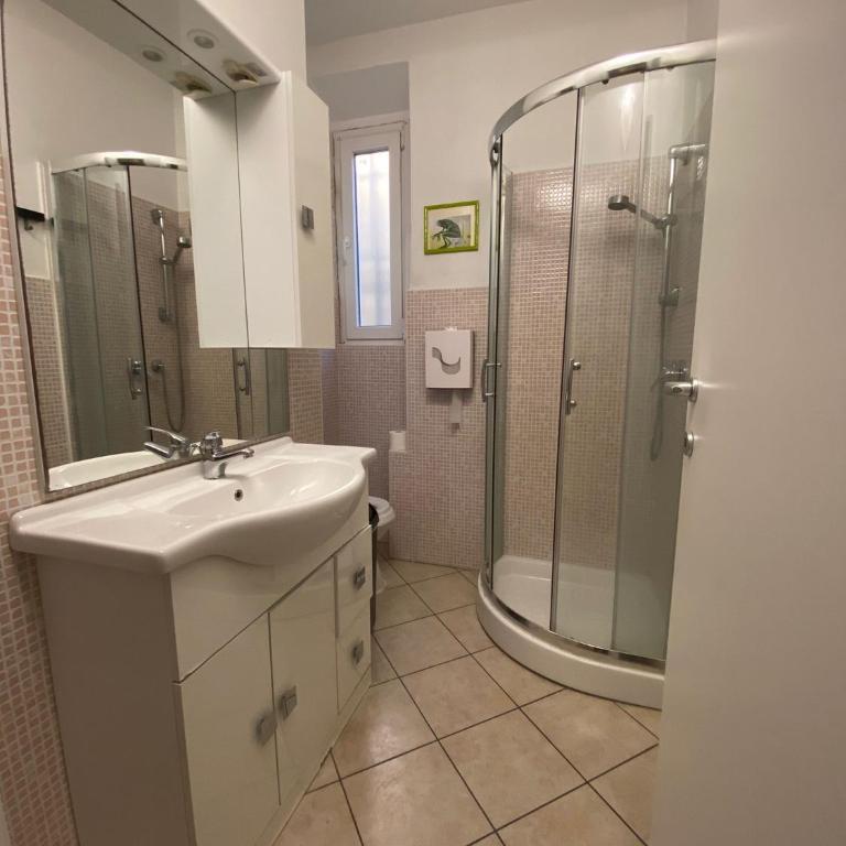Emerald Fields - Standard Twin Room with Shared Bathroom - 2