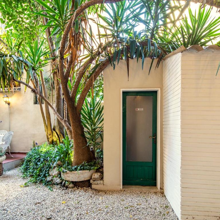 GARDEN HOUSE - Luxury Guest House - Self check-in only - Camera King - 9