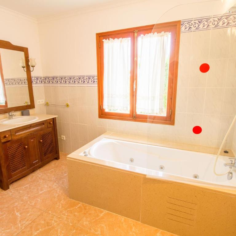 Perfecta villa para vacaciones con wifi y A/C - Casa de 4 dormitorios - 25