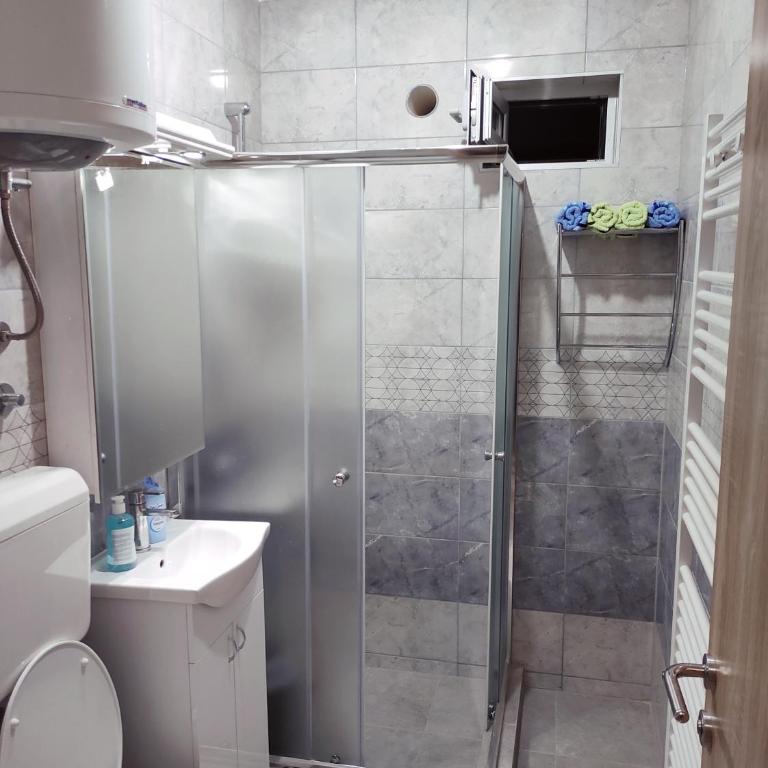 Apartman Stanišić Pale - Two-Bedroom Apartment - 13