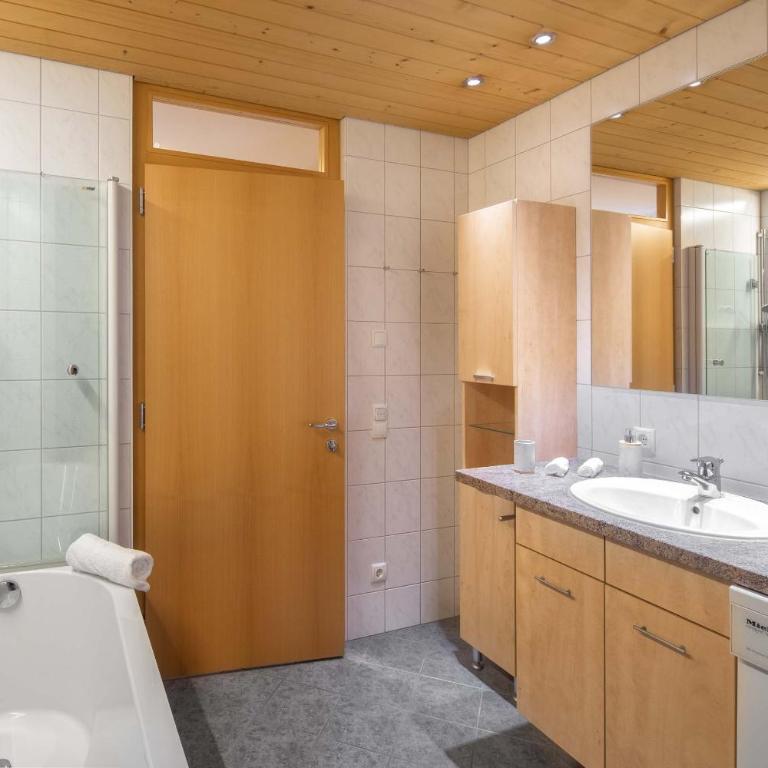 Ferienwohnung Flanuf - Apartment mit Balkon - 32