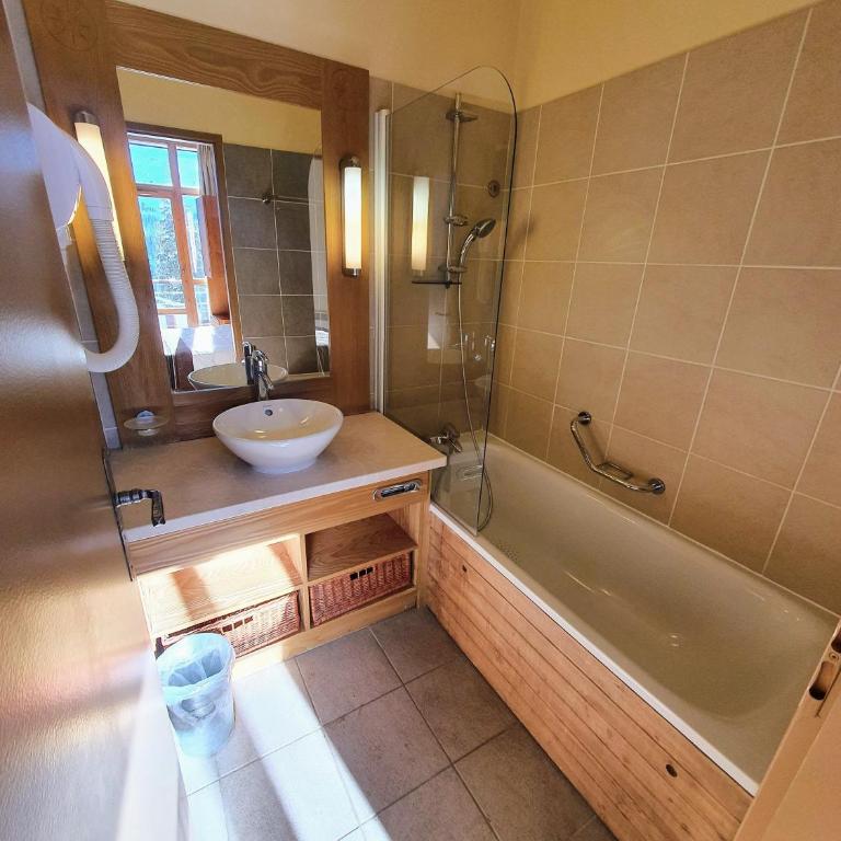 Appartement Premium à Flaine, altitude 1740 m, 8 à 10 personnes, au pied des pistes, piscine, jacuzzi, sauna, hammam et salle de sport - Appartement 3 Chambres - 17