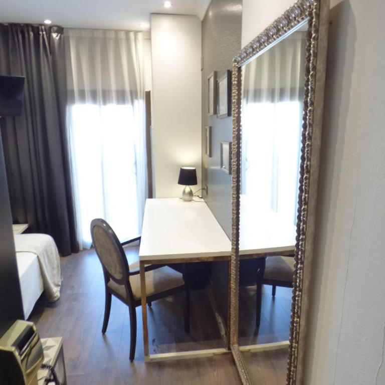 Moderno - Standard Single Room with Street View - 11