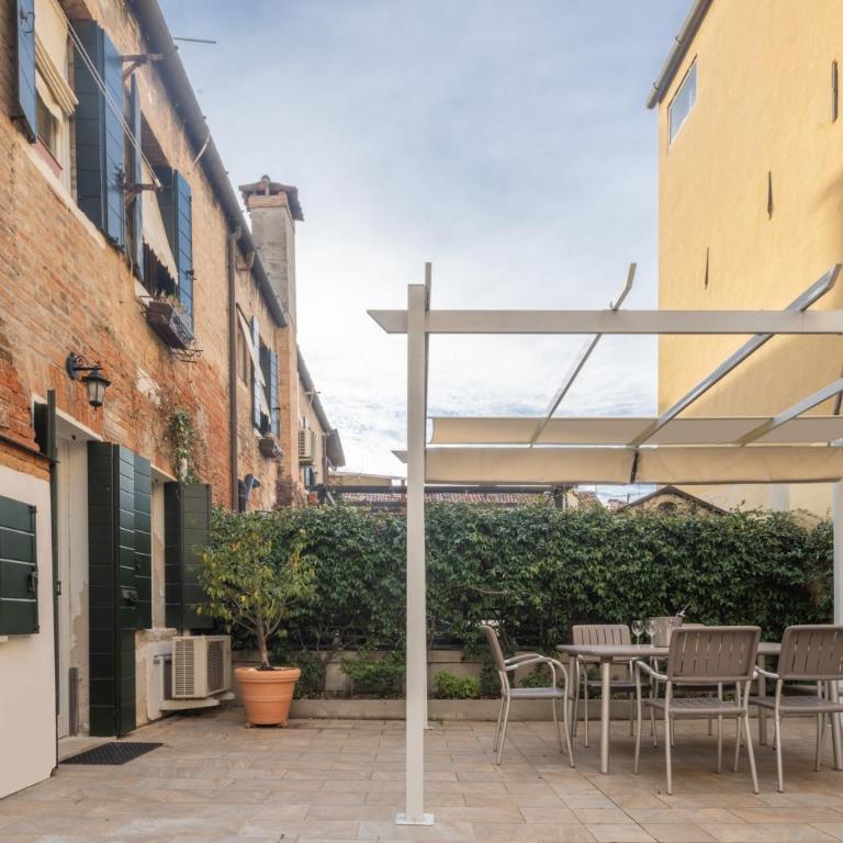 Luxury Garden Mansion R&R - Apartment with Garden View - 31