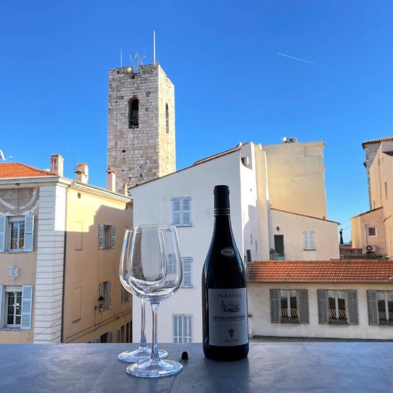 Nice Renting - MASSENA - LOFT - HEART of VIEIL ANTIBES - THE MARKET WITH SEA VIEW - Appartement 1 Chambre - 15