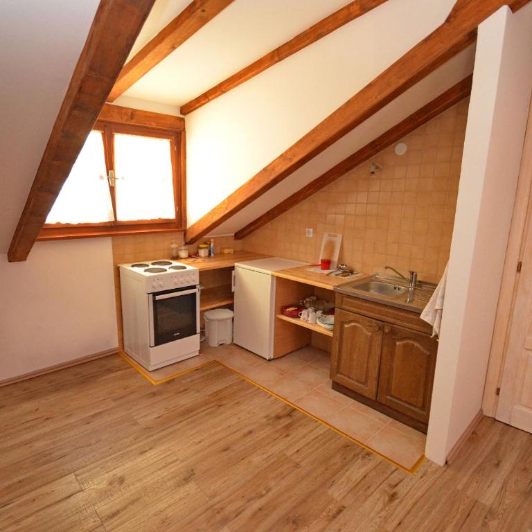 Apartments Historic Stone House - Penthaus Apartman - 7