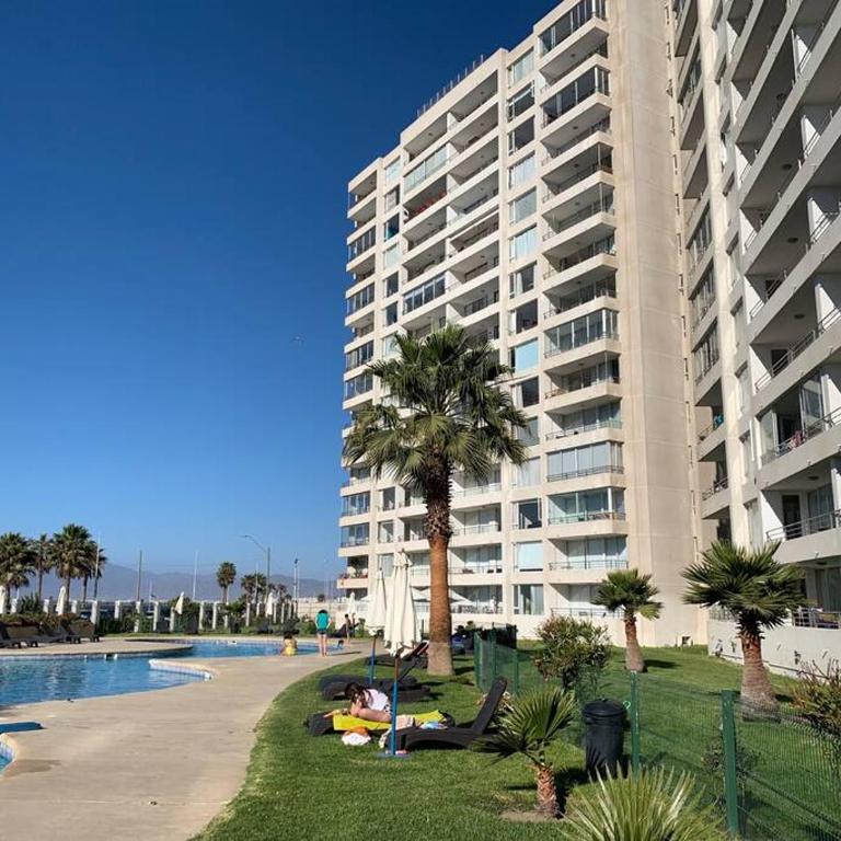 Primera línea frente al mar, con gran piscina. - Apartamento de 2 dormitorios - 2