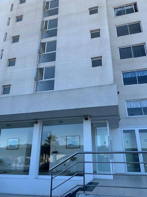 Primera línea frente al mar, con gran piscina. - Apartamento de 2 dormitorios - 7
