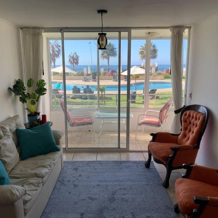 Primera línea frente al mar, con gran piscina. - Apartamento de 2 dormitorios - 1