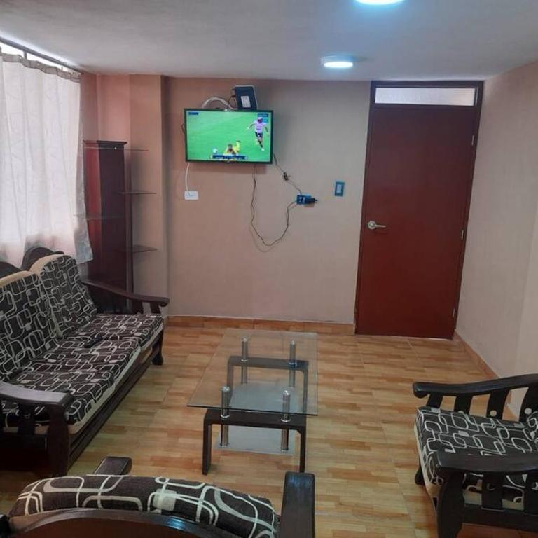 402 Comfy Apt WiFi kitchen SmartTV Central at Callao - One-Bedroom Apartment - 2