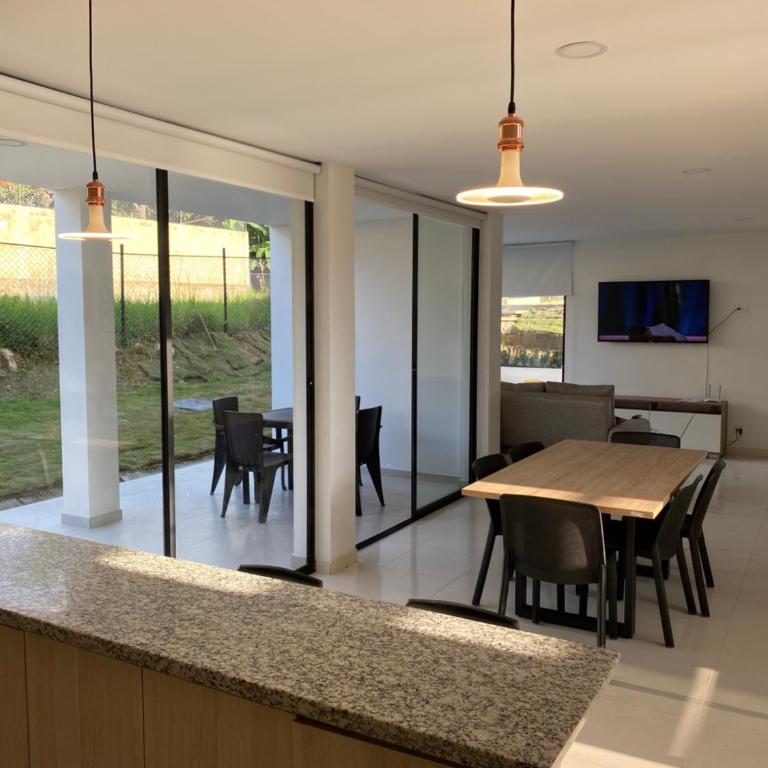 CASA MONTEBELLO CON PISCINA PRIVADA EN LA MESA - Four-Bedroom House - 8