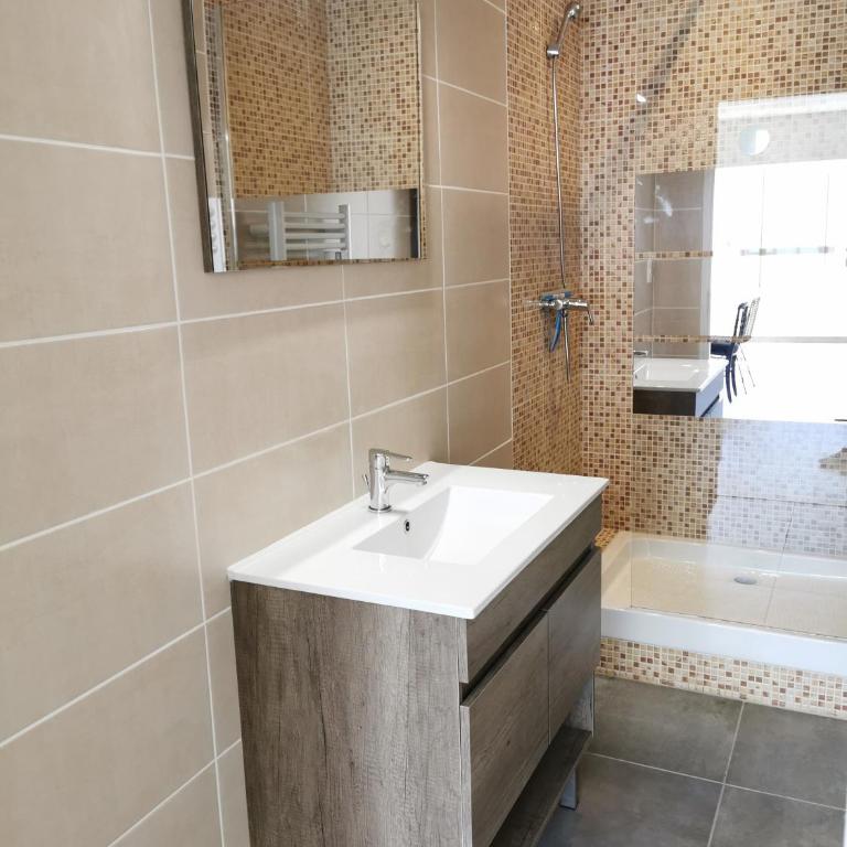 L'EMILIO - hypercentre, lumineux et vue Loire - Two-Bedroom Apartment - 6