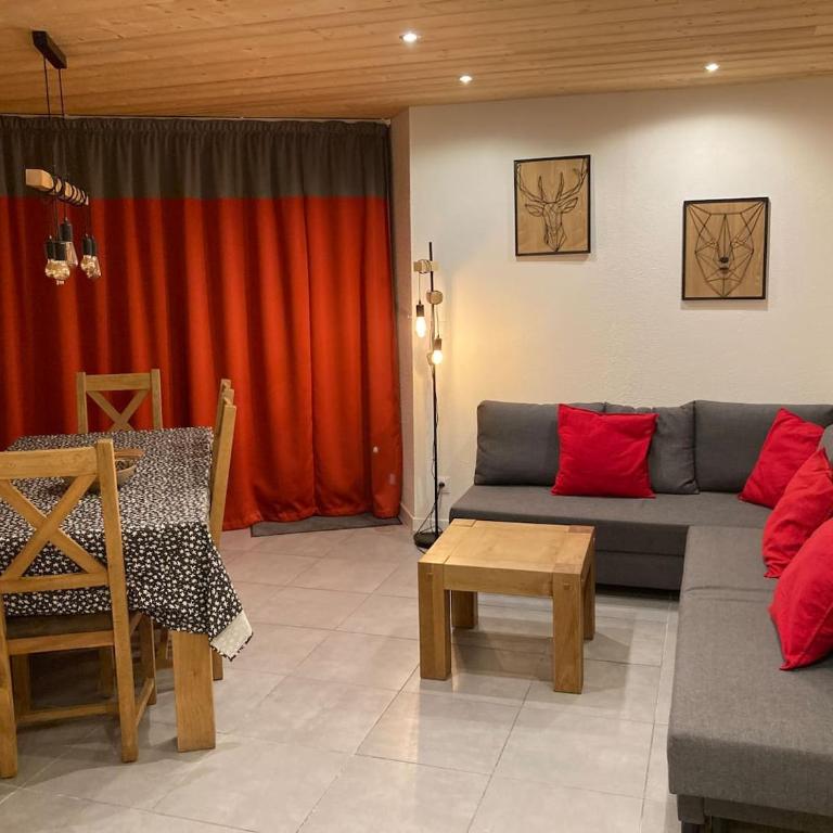 MyHome - Génépis 36 - Super T4 8 pax skis aux pieds - Val Claret - Three-Bedroom Apartment - 1