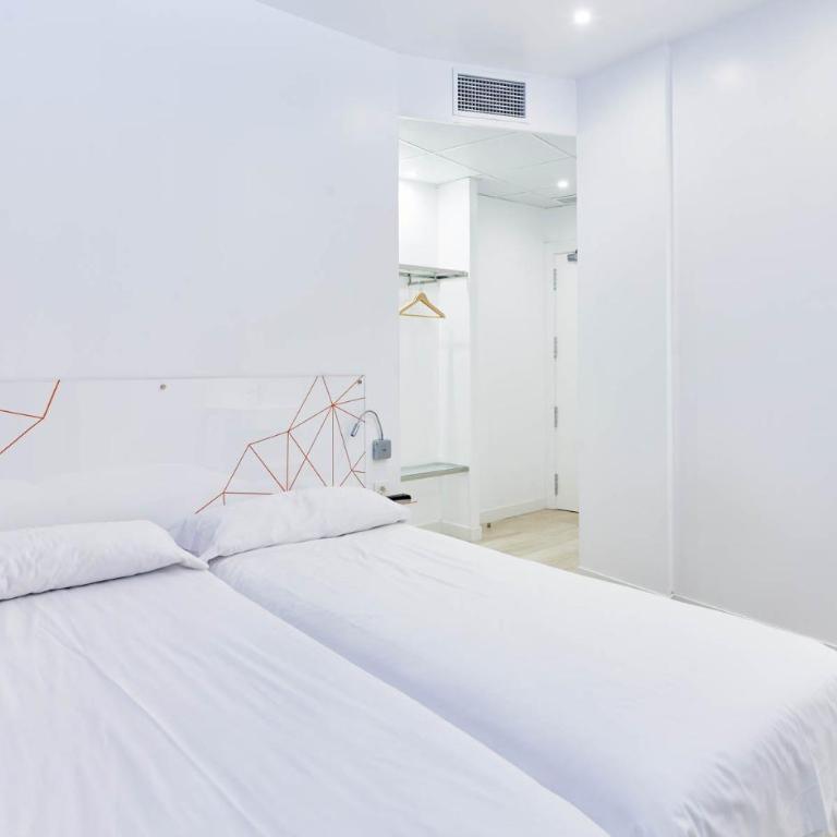 AMC Granada Hostal - Deluxe Twin Room - 10