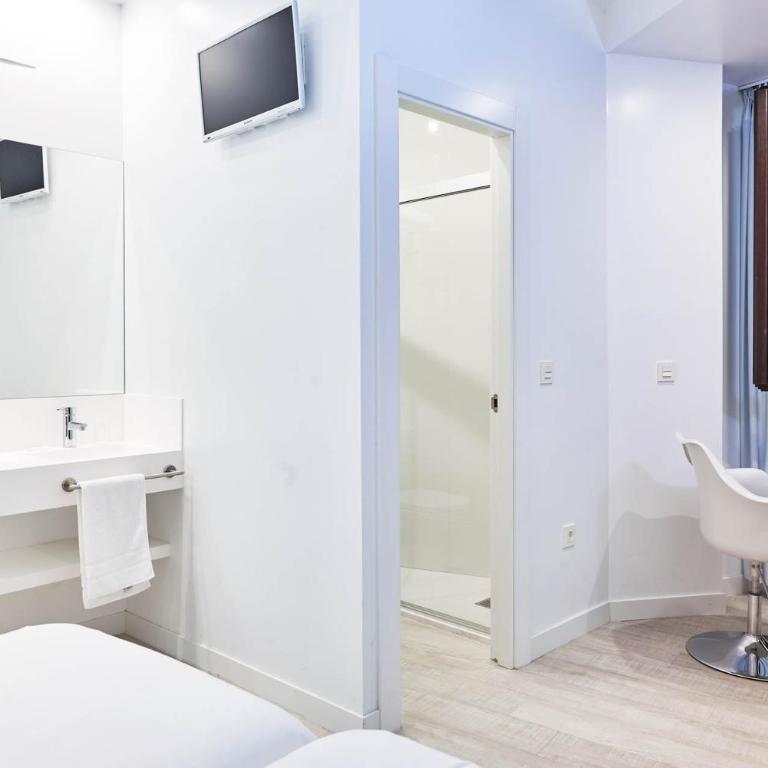 AMC Granada Hostal - Deluxe Twin Room - 17