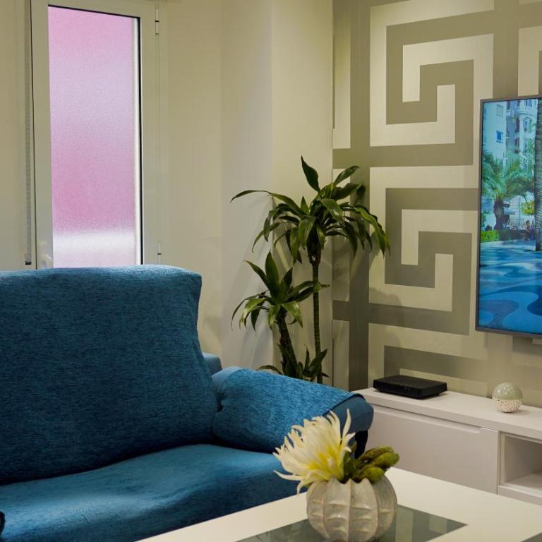Stylish & Spacious Family Apartment Near Beach & Vibrant Historic Market - Apartment - 5