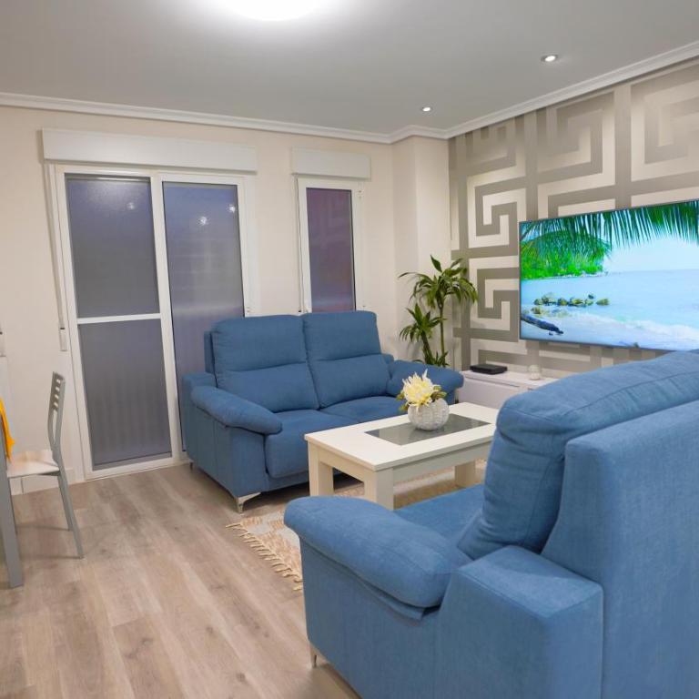 Stylish & Spacious Family Apartment Near Beach & Vibrant Historic Market - Apartment - 4