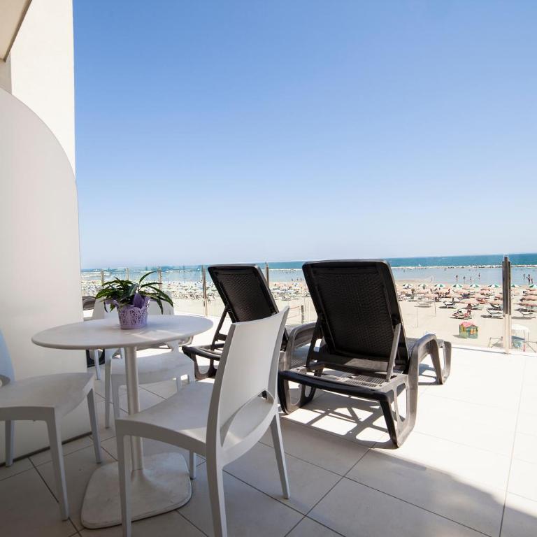 Riviera Mare Beach Life Hotel - Camera Quadrupla con Vista Mare - 2