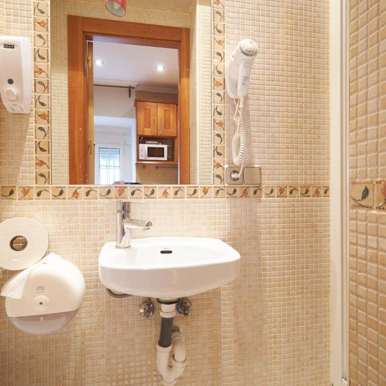 Apartamentos Madrid Atocha - Studio - 10